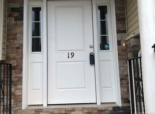 19 Oak Meadow Dr #19, Brookfield, CT 06804