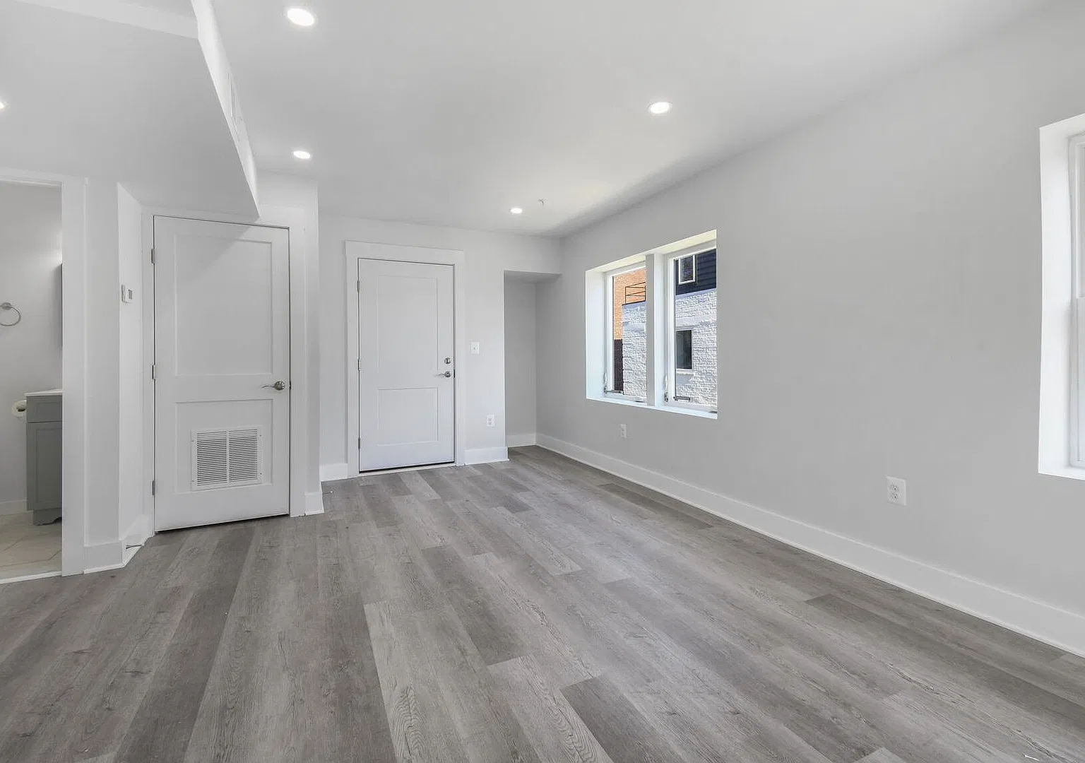 1520 Holbrook — Photo 2