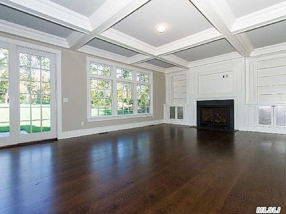 5th image of 11 Harbor Hill Dr