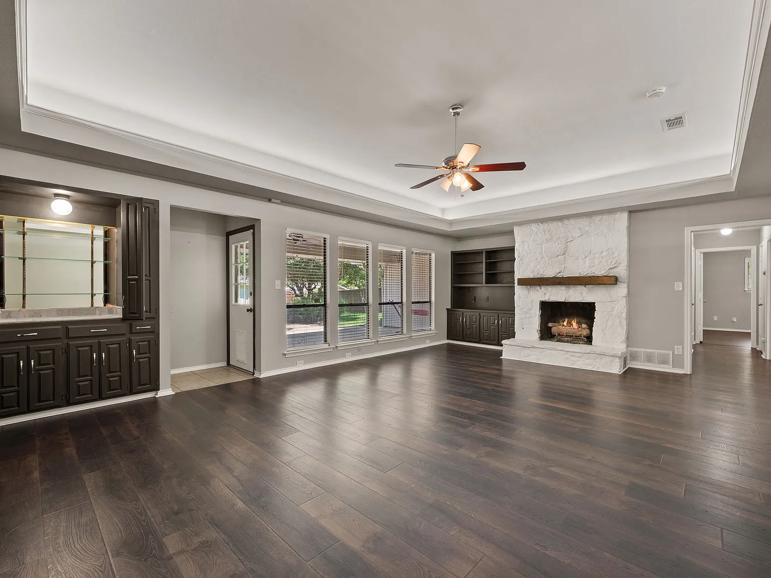 3 bed, 2073 sqft, $2,750 — Photo 2