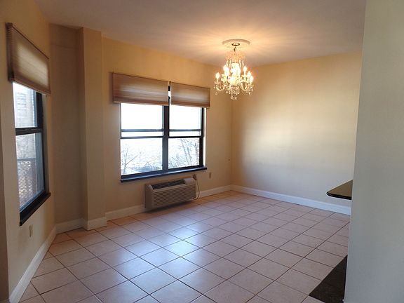 4th image of 584 Anderson Ave #C005e-5e