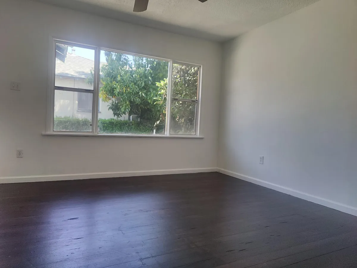 Building Photo - 606 Milford St #608