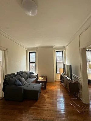 Rented by Batra Group Inc | media 9