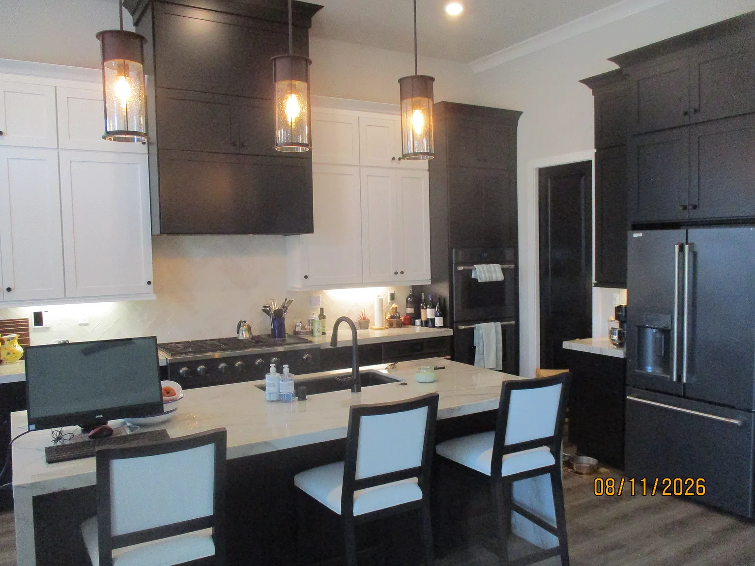 3 bed, 3.5 bath, 2552 sqft, $5,000 — Photo 2