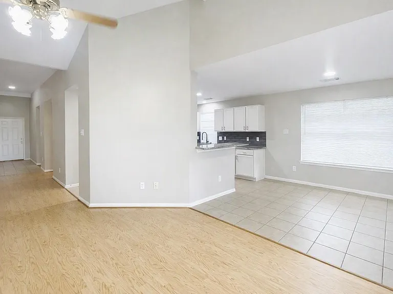 17150 Summer Hollow Dr — Photo 5