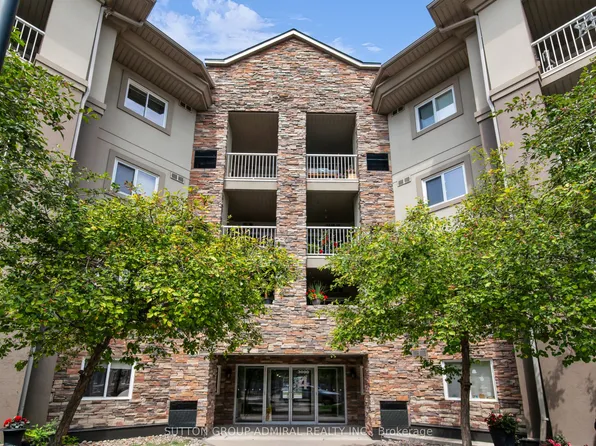 4 Dayspring Cir #105, Brampton, ON L6P 2Z5