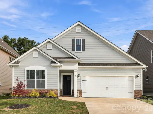 451 Fox Cove Rd, Hendersonville, NC 28792