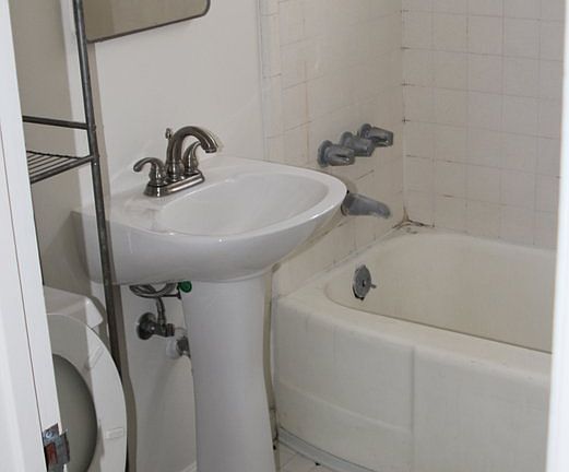5th image of 821 Island Ct #23