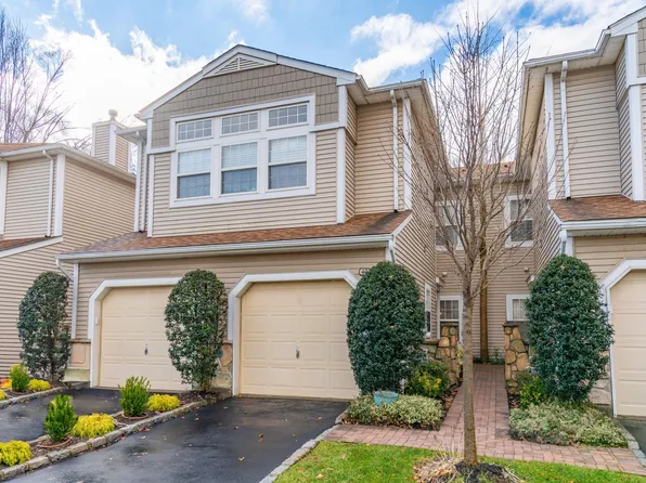 40 Sagamore Drive, Plainview, NY 11803