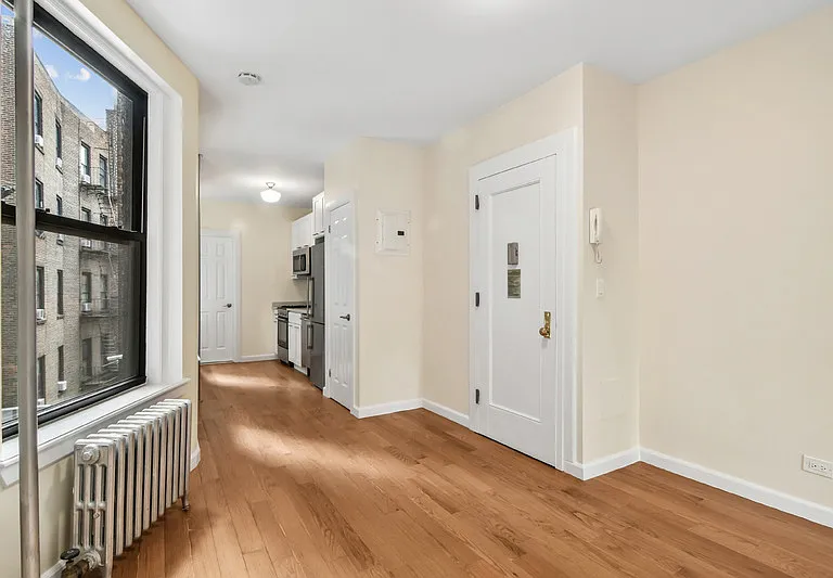 17 Greenwich Ave #5 — Photo 8