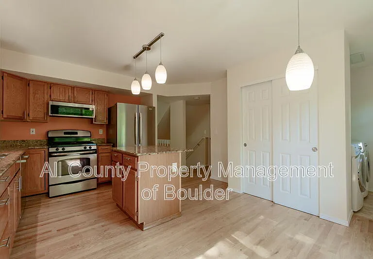 1288 Redwood Ave — Photo 9