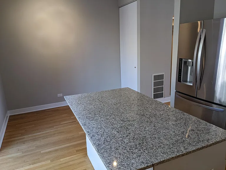 1208 W Fletcher St — Photo 9