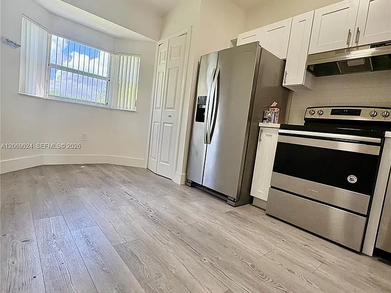 1260 SE 27th St #204 — Photo 5