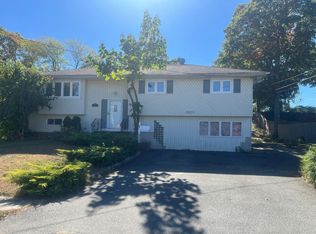 58 Sunburst Dr, Deer Park, NY 11729