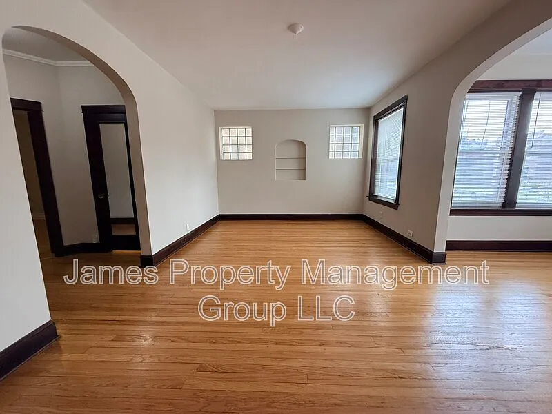 3 bed, 2.0 bath, 1626 sqft, $3,200 — Photo 2