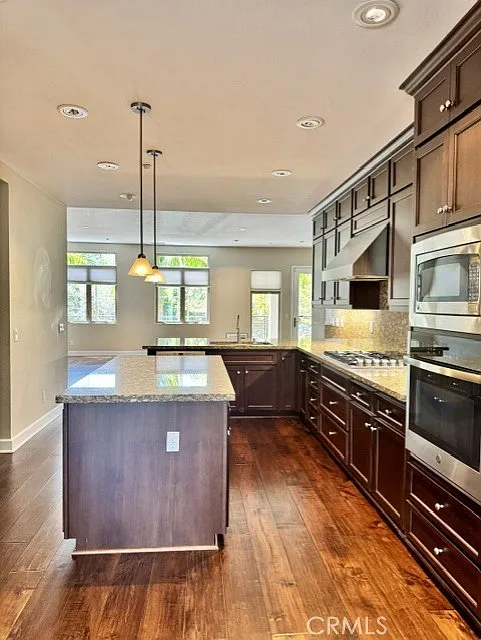 3 bed, 4.0 bath, 2857 sqft, $4,700 — Photo 3