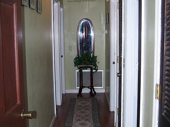 4th image of 2904 Twigg St