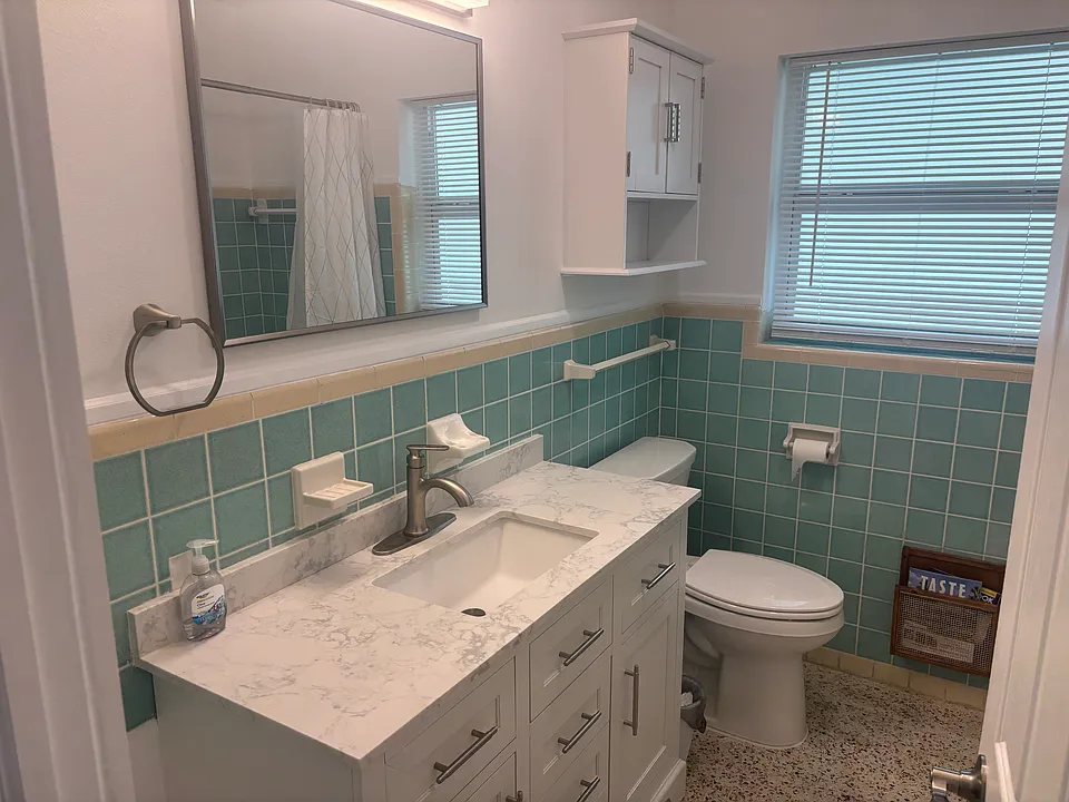 1009 Montezuma Dr