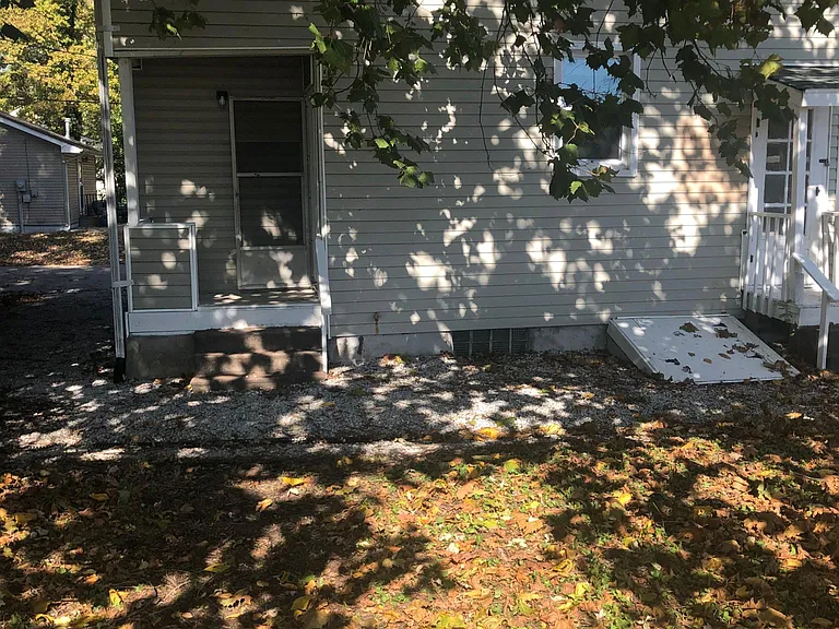 1309 W D St #A — Photo 15