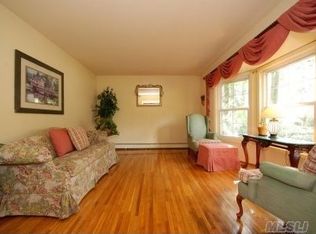 39 Burham Dr, Smithtown, NY 11787