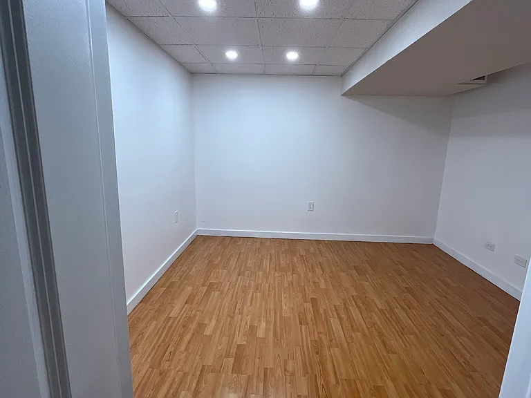 106 Blackthorn Dr #BASEMENT — Photo 6