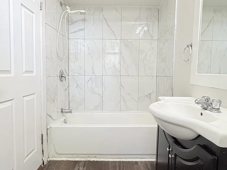 476 Aylmer Ave — Photo 18