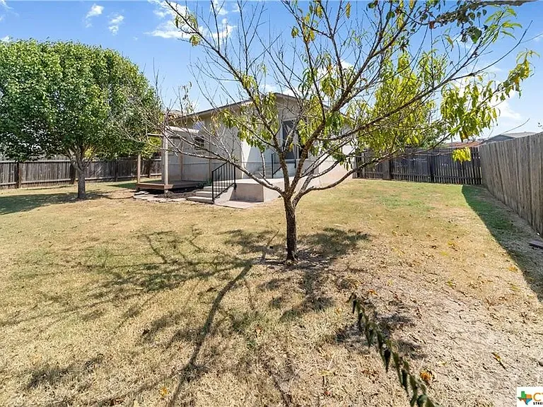 313 Wimberley St — Photo 3