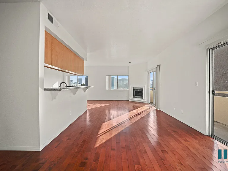 111 S Croft Ave — Photo 54
