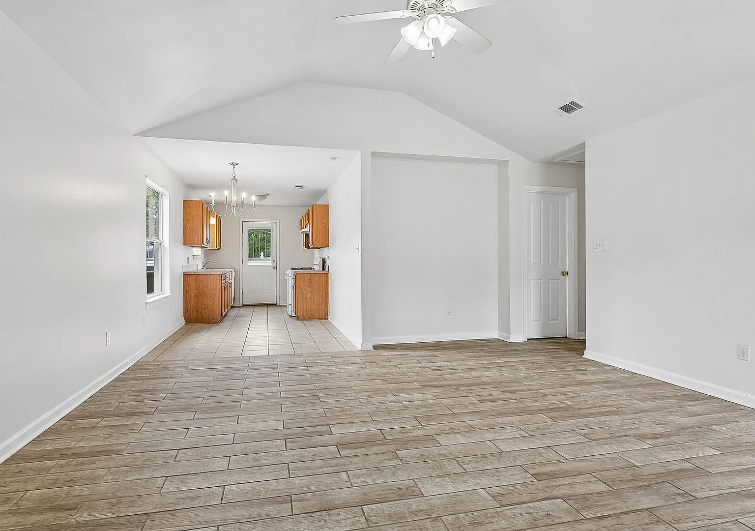 3531 Adrian St — Photo 3