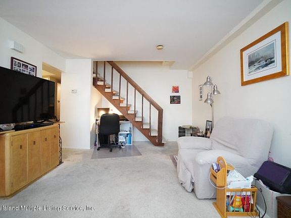 4th image of 17 Anita St #A
