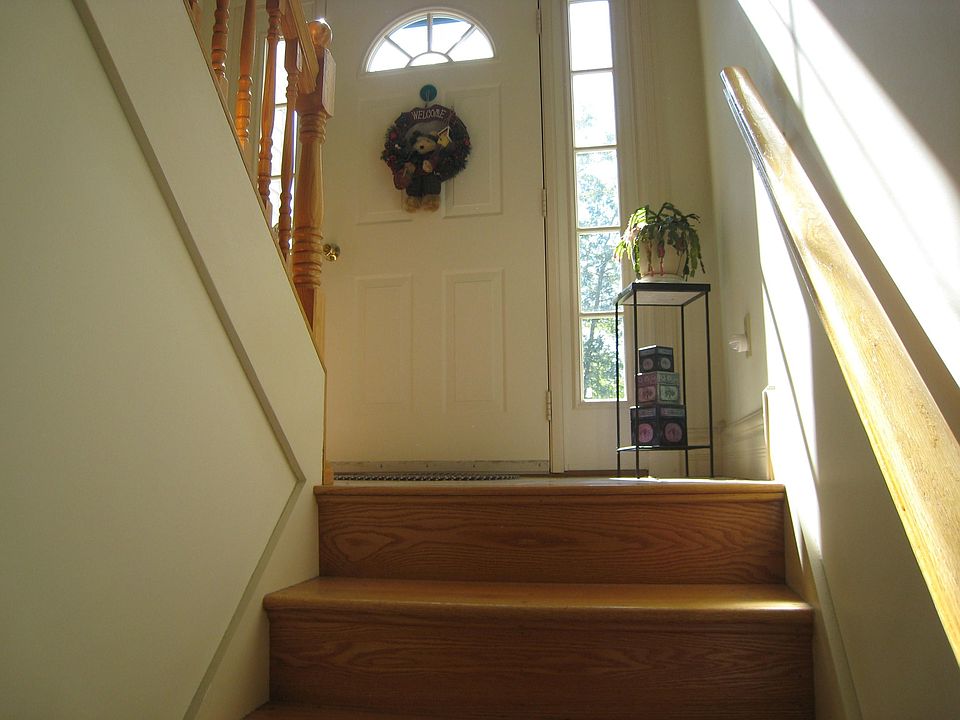 Bright and Sunny Foyer