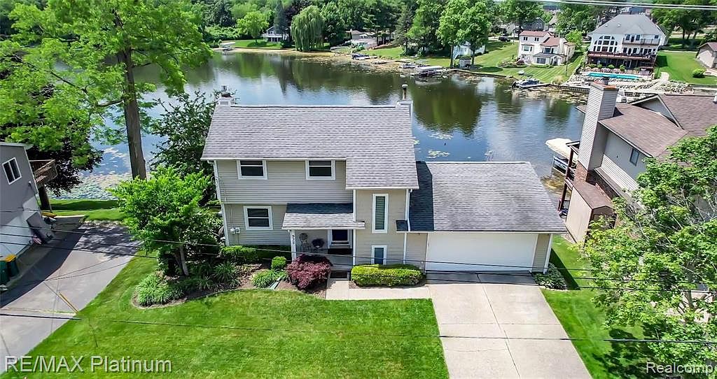 932 Brighton Lake Rd, Brighton, MI 48116 Zillow