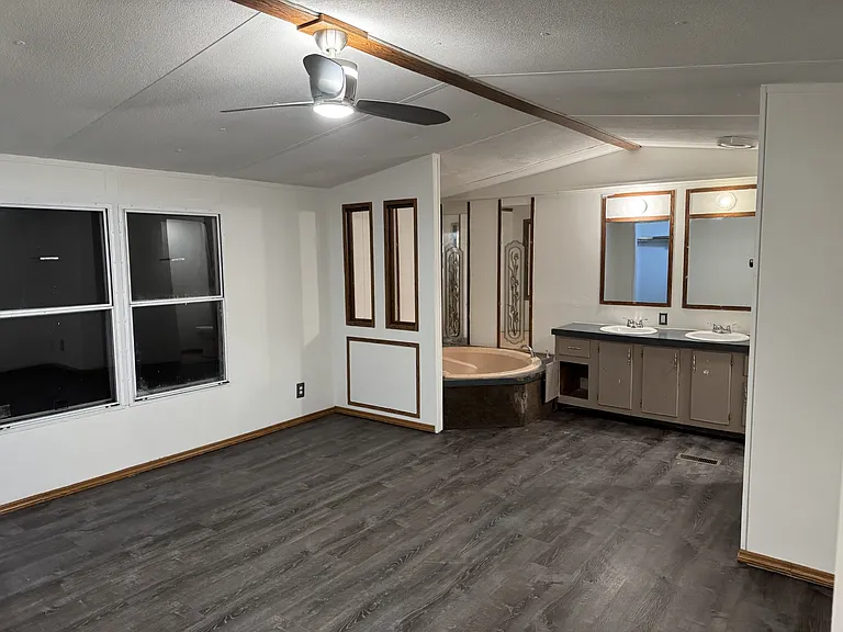 10926 Old County Line Rd — Photo 10