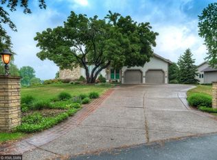 1698 Peninsula Dr, New Brighton, MN 55112