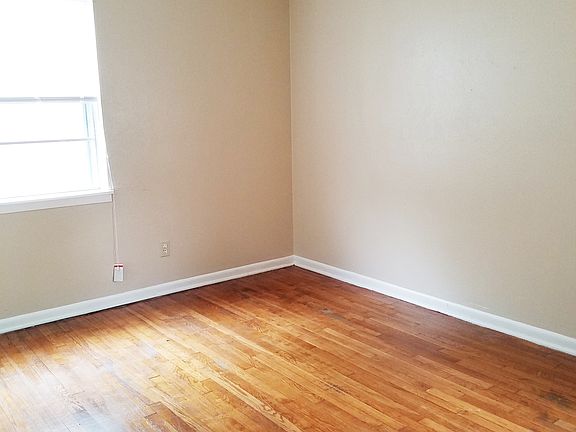 3rd image of 1004 San Antonio St
