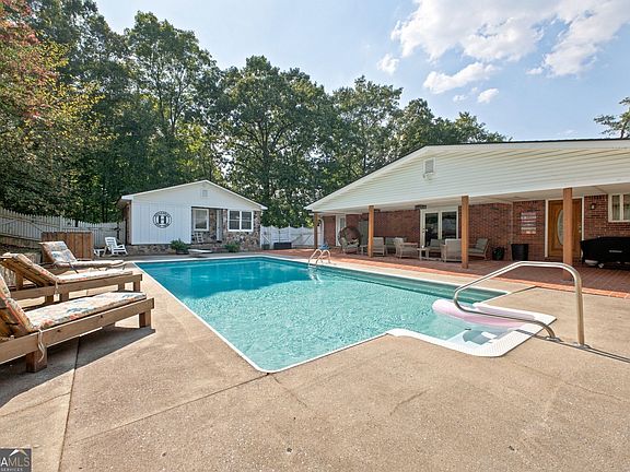 2nd image of 22 Coats Rd
