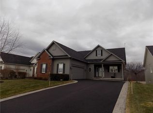 3904 Chatham Ln, Canandaigua, NY 14424