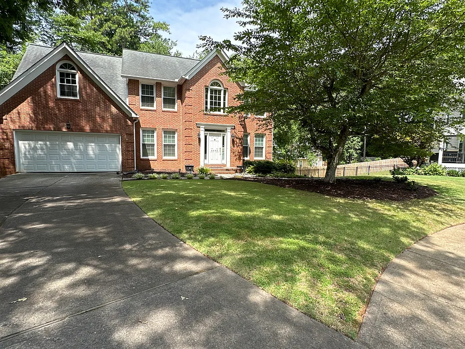 Pinehollow Ct