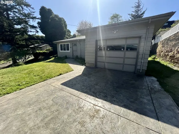 2614 Union Ave, North Bend, OR 97459