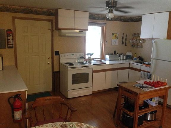 2nd image of 8270 S Sheridan Ave