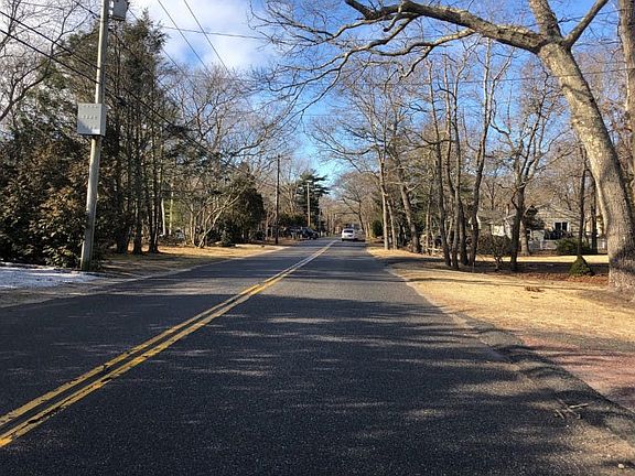 4th image of 144 Fort Pond Blvd