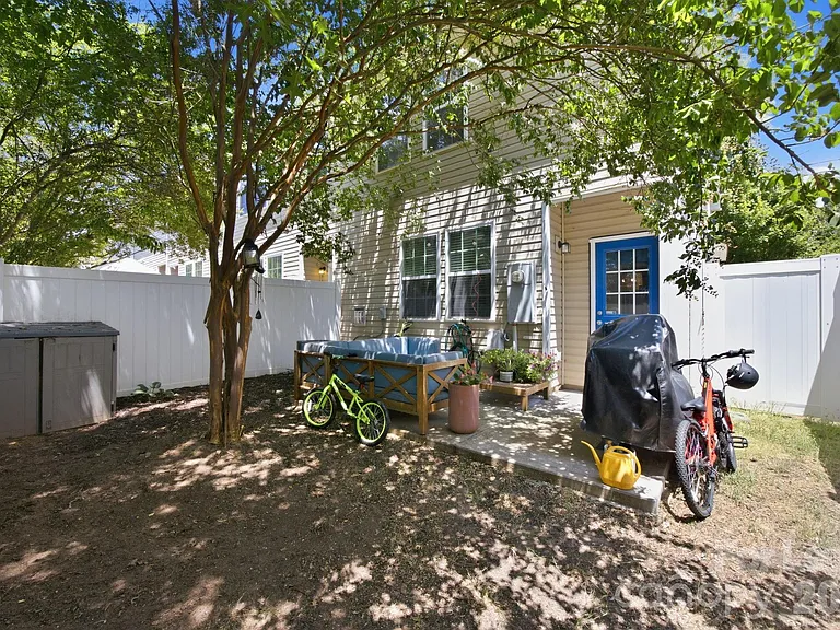 7037 Broughton Ln — Photo 27