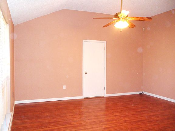 4th image of 46 Honeysuckle Ln