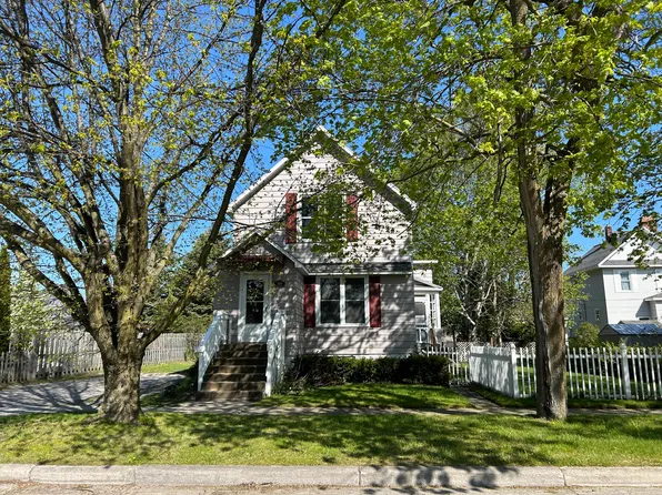709 S 4th Ave, Alpena, MI 49707