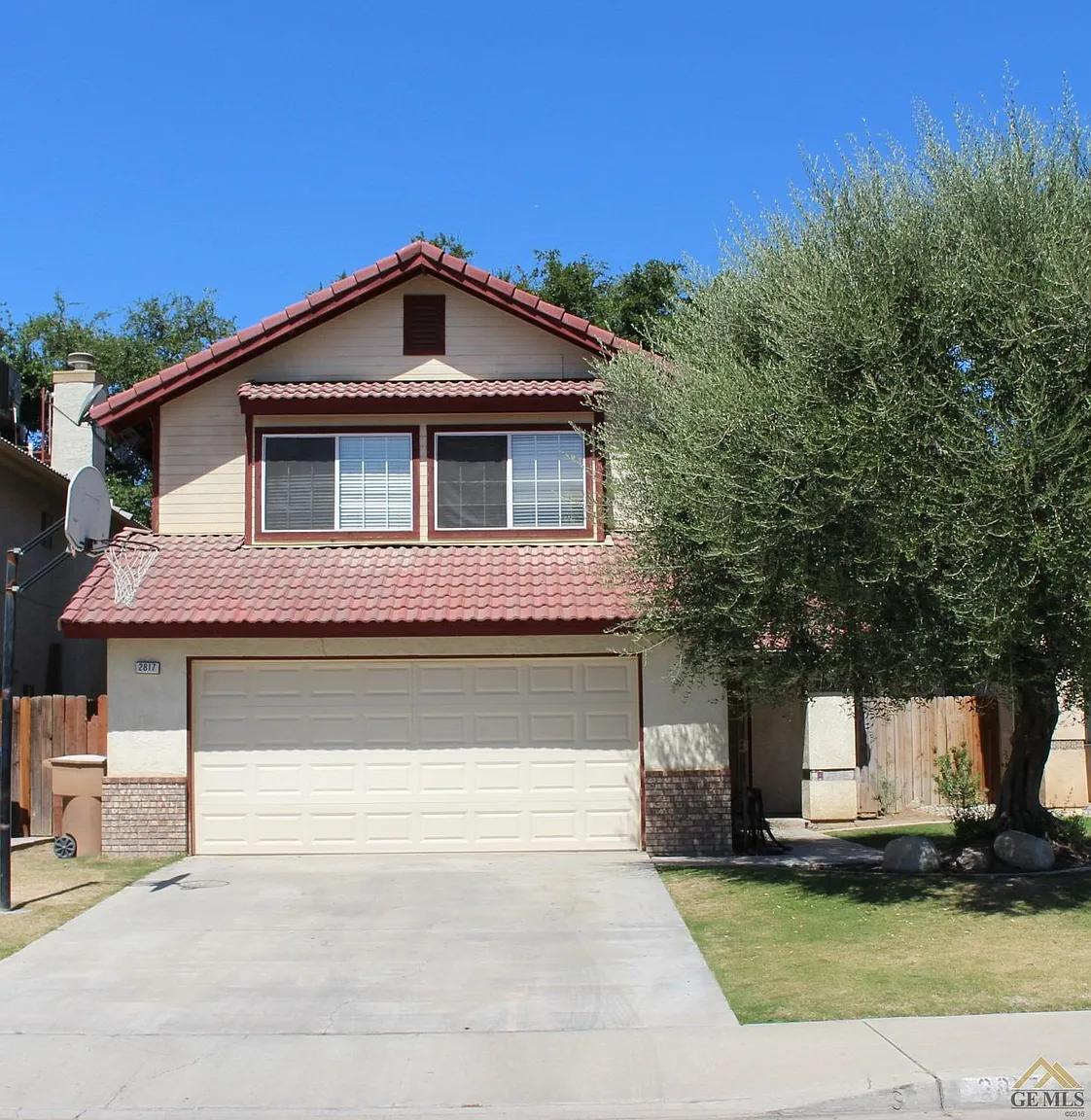 2817 Woodglen Dr photo 1