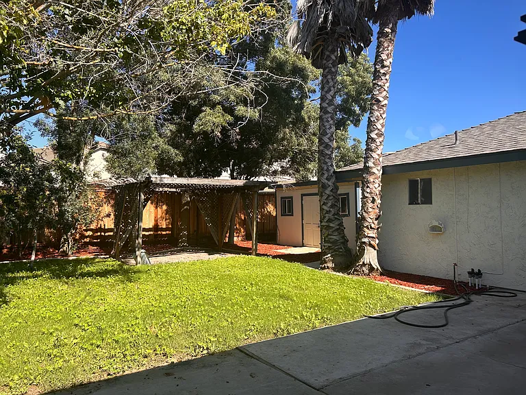 1610 Fir St — Photo 25