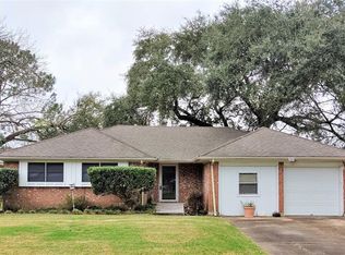 714 Seminole Dr, Kemah, TX 77565