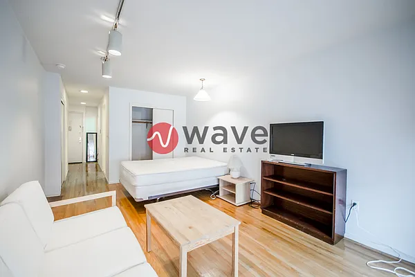 Rented by Wave Real Estate Group | media 6