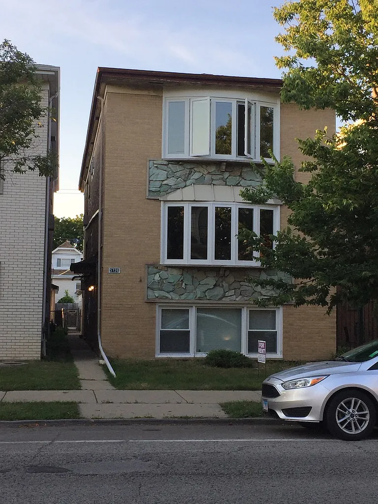 3 bed, 1.5 bath, 950 sqft, $1,800 — Photo 1