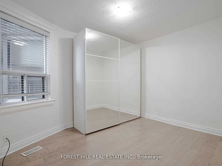 137 Earlscourt Ave #MAIN — Photo 15